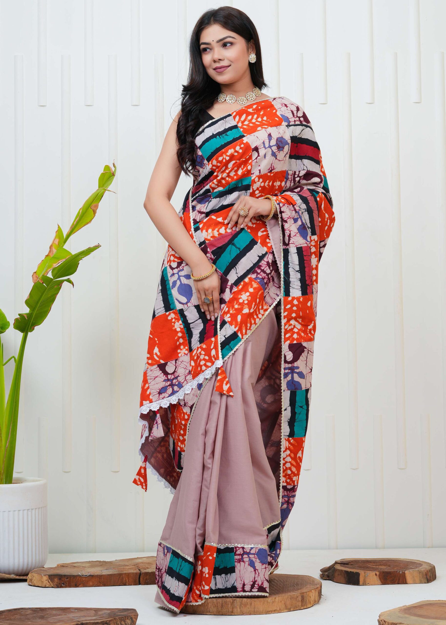 Women's Multicolor Abstract Patchwork Printed Saree with Contrast Blouse Piece Elegant Ethnic Wear - Image 5